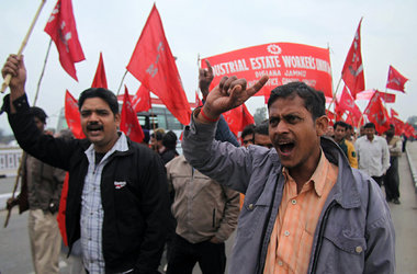 Teilnehmer des indischen Generalstreiks am Donnerstag in Jammu Teilnehmer des indischen Generalstreiks am Donnerstag in Jammu