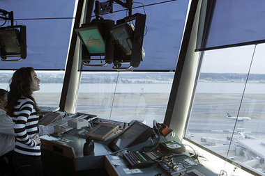 Stark von Kürzungen betroffen: Die US-Flugsicherung. Kontro... Stark von Kürzungen betroffen: Die US-Flugsicherung. Kontro...