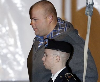 Bradley Manning am Donnerstag auf dem Weg zur Anhörung Bradley Manning am Donnerstag auf dem Weg zur Anhörung