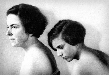 Elisabeth von Gustedt mit ihrer Tochter in den 20er Jahren