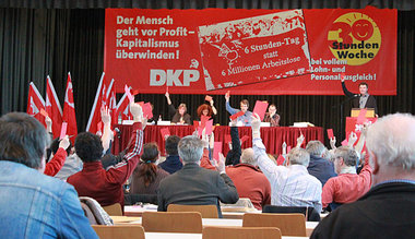 Blick nach vorn &ndash; die Delegierten haben dem neuen DKP-Vors...