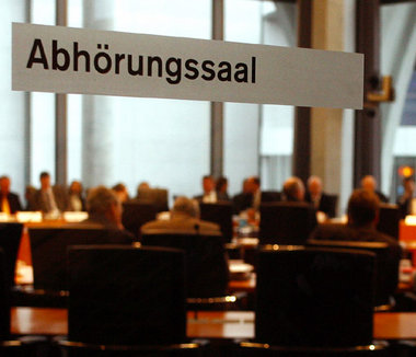 Geheimdienstuntersuchungsausschuß des Bundestages, 14. Dezember....