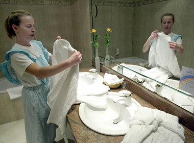 Ordnung: Zimmermädchen im Wörlitzer Hotel »Zum Stein«, Sachsen-A...