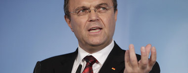 Bundesinnenminister Hans-Peter Friedrich bei einer Pressekonfere...