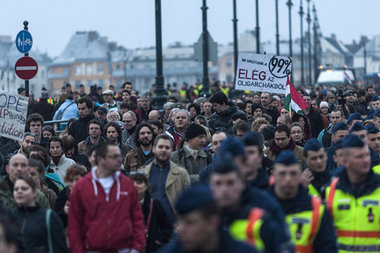 Protestdemonstration gegen die Verfassungsänderungen am Sam... Protestdemonstration gegen die Verfassungsänderungen am Sam...