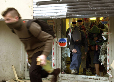 Wie in Amerika, so weltweit: Kriminalisiert werden Pl&uuml;ndere...