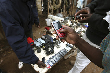 In Afrika boomt die Mobiltelefonie. Handy-Shop in Kenias Hauptst...