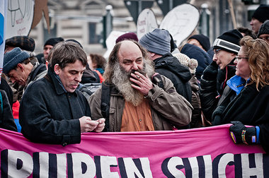Lothar K&ouml;nig (Mitte) am 13. Februar 2013 in Dresden. Links ...