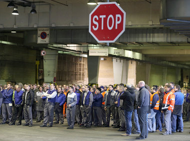 Seit Monaten keine Klarheit: Opel-Arbeiter verfolgen Anfang Febr...