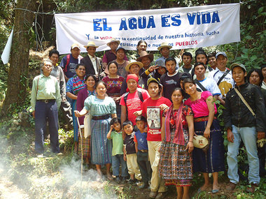 Wasser ist Leben – viele Mayas in Guatemala kämpfen u... Wasser ist Leben – viele Mayas in Guatemala kämpfen u...