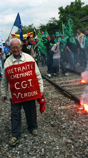 Protest französischer Bahnbeschäftigter gegen Privatisierung. Tr... Protest französischer Bahnbeschäftigter gegen Privatisierung. Tr...