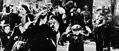 1943: Jüdische Frauen und Kinder im Warschauer Ghetto, bewa... 1943: Jüdische Frauen und Kinder im Warschauer Ghetto, bewa...