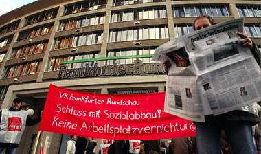 Warnstreik: Rund 200 Mitarbeiter der Frankfurter Rundschau demon... Warnstreik: Rund 200 Mitarbeiter der Frankfurter Rundschau demon...