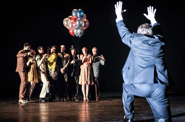 Alles &raquo;first class&laquo;, werte theaterliebende Kleinb&uu...
