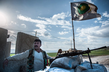 Kontrollposten der syrisch-kurdischen Volksverteidigungseinheite...