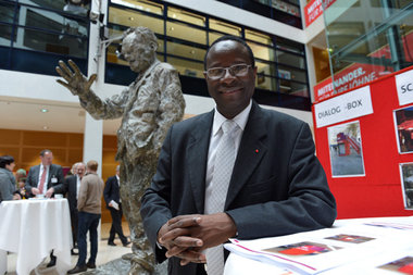 Der SPD-Kandidat Karamba Diaby, im Februar bei einer Parteikonfe... Der SPD-Kandidat Karamba Diaby, im Februar bei einer Parteikonfe...