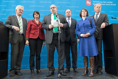 Alle sind zufrieden, aber geklärt ist nichts. Bundesumweltm... Alle sind zufrieden, aber geklärt ist nichts. Bundesumweltm...