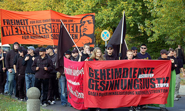 Neonaziaufmarsch vor der Haftanstalt in Berlin-Tegel (21.10.2006...