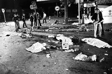26. September 1980: Wenige Stunden nach der Explosion. Die Bombe... 26. September 1980: Wenige Stunden nach der Explosion. Die Bombe...