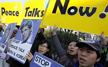 Antikriegsdemonstranten forderten am Freitag in Seoul die Aufnah... Antikriegsdemonstranten forderten am Freitag in Seoul die Aufnah...