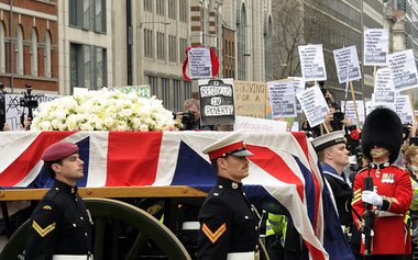 Auch Thatchers letzter Weg war von entschiedenen Protesten begle...