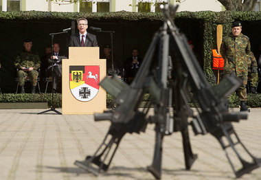 Heimatwehr unter Waffen: Verteidigungsminister Thomas de Maizièr...