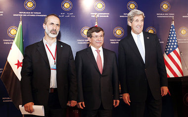 US-Außenminister John Kerry (r.), sein türkischer Kollege Ahmet ...