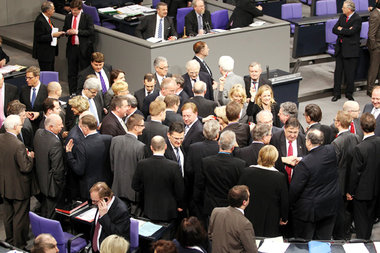 Postdemokratische Kritik am gegenwärtigen Parlamentarismus: Flai...