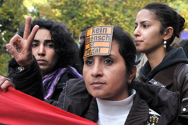 Frauen auf der Demonstration zum Abschlu&szlig; des Fl&uuml;chtl...
