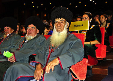 Delegierte des Volksrates Turkmenistans am 27. Dezember in Aschg...