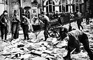Am 2. Mai 1933, dem &raquo;Schwarzen Dienstag&laquo;: Die SA bes...