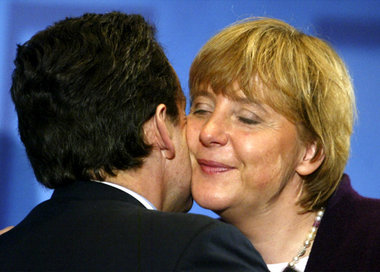 Muß Liebe schön sein: Nicolas Sarkozy und Angela Merkel, 8. Janu... Muß Liebe schön sein: Nicolas Sarkozy und Angela Merkel, 8. Janu...