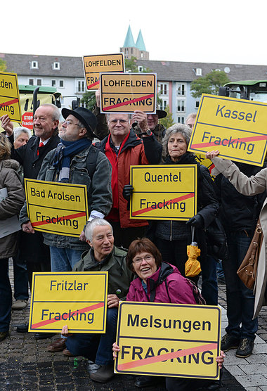 Die B&uuml;rger m&ouml;gen es nicht, wenn man ihnen den Fels unt...