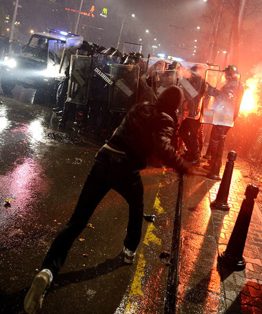 Polizei anfangs im R&uuml;ckzug: Mitte Februar 2013 entlud sich ...