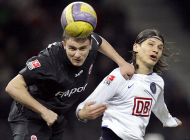 Hoher Berti-Faktor: Alexander Vasoski von Eintracht Frankfurt (l...