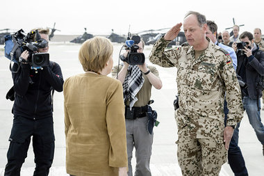 Begr&uuml;&szlig;ung in Kundus am Freitag, danach ein Vaterunser...