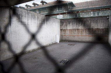 Blick in einen Hof des Gef&auml;ngnisses Fresnes