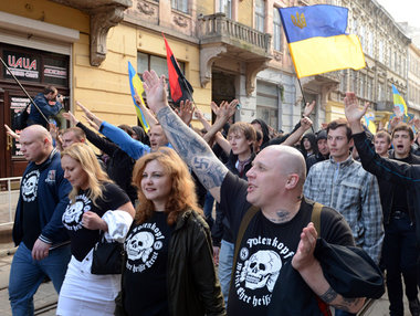 »Meine Ehre heißt Treue«? Neonazis aus Rußland und Litauen marsc...
