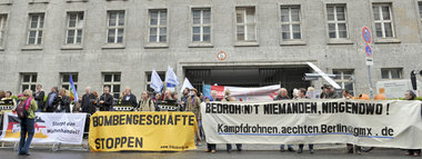 Widerstand gegen »tödliche deutsche Wertarbeit«: Aktivisten des ...