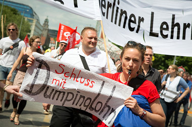 Sch&uuml;ler und Lehrer demonstrierten am Freitag in Berlin geme...