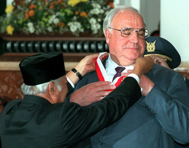 Ehrenmitglied der indonesischen Ingenieursvereinigung: Dank Suha...