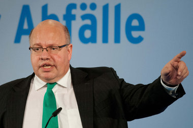 Bundesumweltminister Peter Altmaier (CDU) am Freitag bei der Er&...