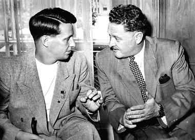 Nazim Hikmet (rechts) beim Schriftstellerkongre&szlig; 1952 in d...