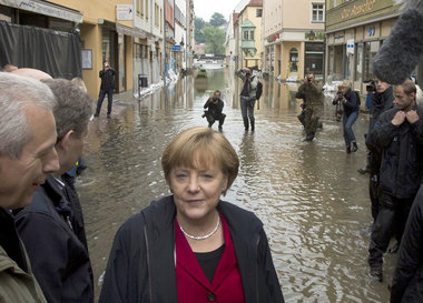 Bundeskanzlerin Merkel und Sachsens Ministerpräsident Stanislaw ...