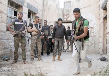 Bewaffnete K&amp;auml;mpfer der &amp;raquo;Freien Syrischen Arme...