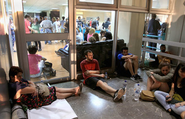 ERT-Mitarbeiter am Mittwoch in der Zentrale des Senders in Athen