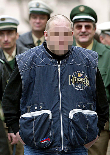 Der als Mörder von »Peggy« verurteilte Ulvi Kolac bei der Ortsbe...