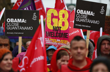 Tausende demonstrierten am Samstag in Belfast gegen den G-8-Gipf...