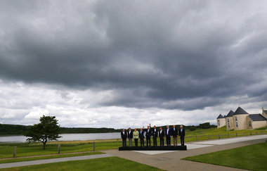 Protokollfoto in Enniskillen: Vor der Unendlichkeit wirken auch ... Protokollfoto in Enniskillen: Vor der Unendlichkeit wirken auch ...
