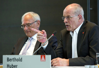 IG-Metall-Chef Berthold Huber (rechts) und sein Nachfolger Detle... IG-Metall-Chef Berthold Huber (rechts) und sein Nachfolger Detle...